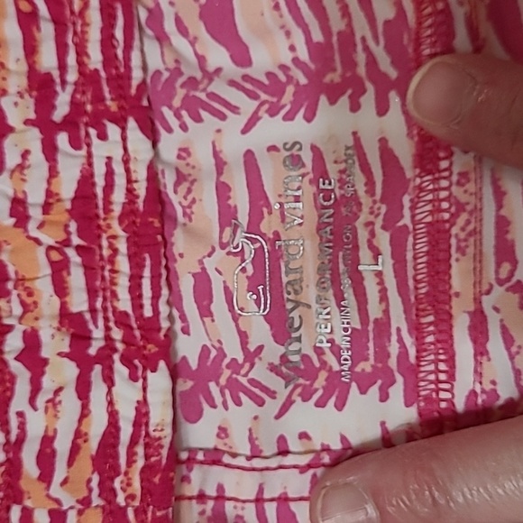 Vineyard Vines women's shorts with a vibrant pink and orange pattern size Large - Picture 6 of 10